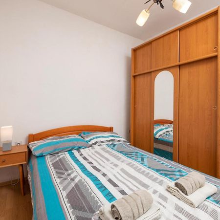 Cozy Apartment In Fazana With Kitchen Εξωτερικό φωτογραφία