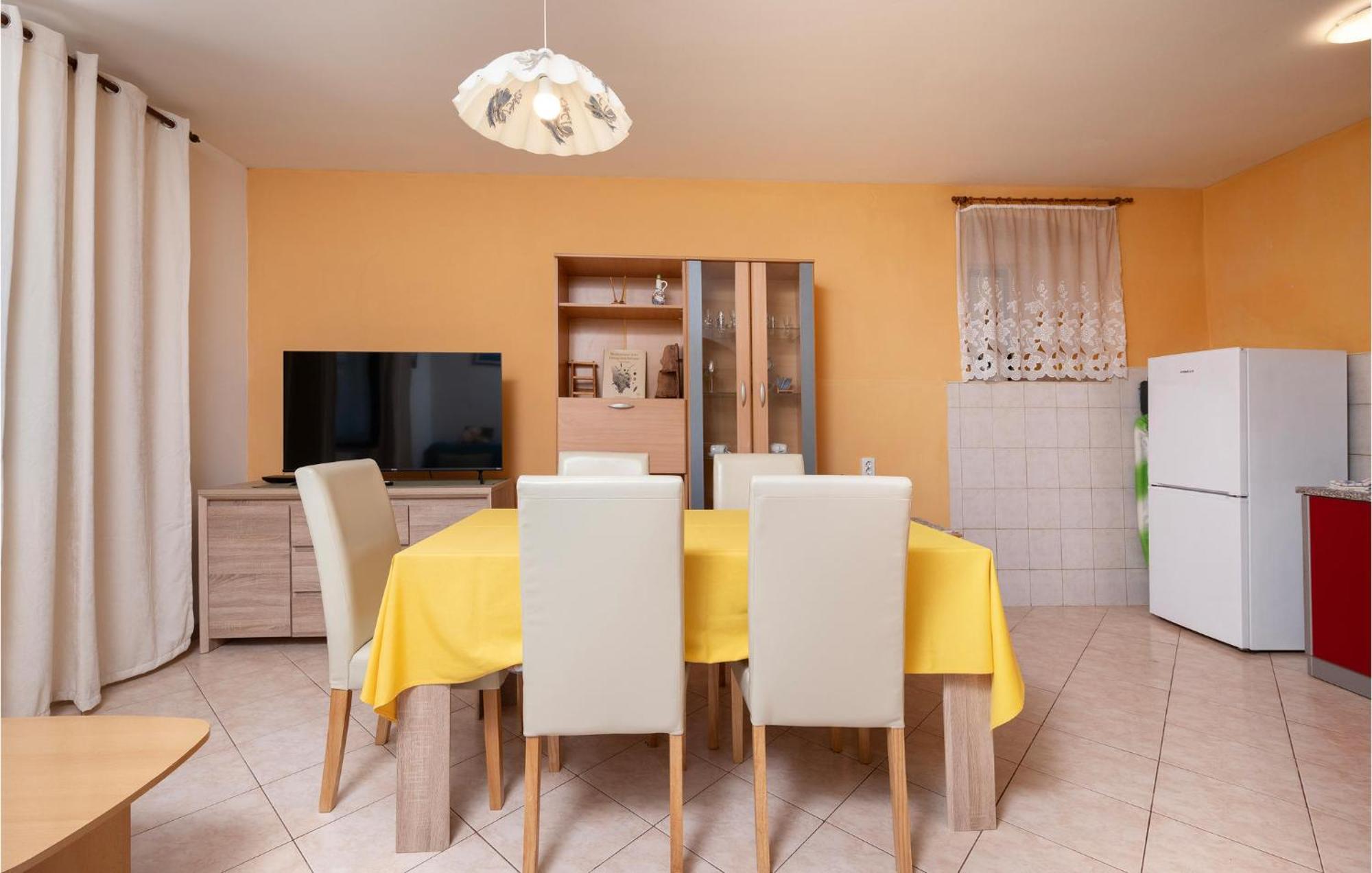 Cozy Apartment In Fazana With Kitchen Εξωτερικό φωτογραφία