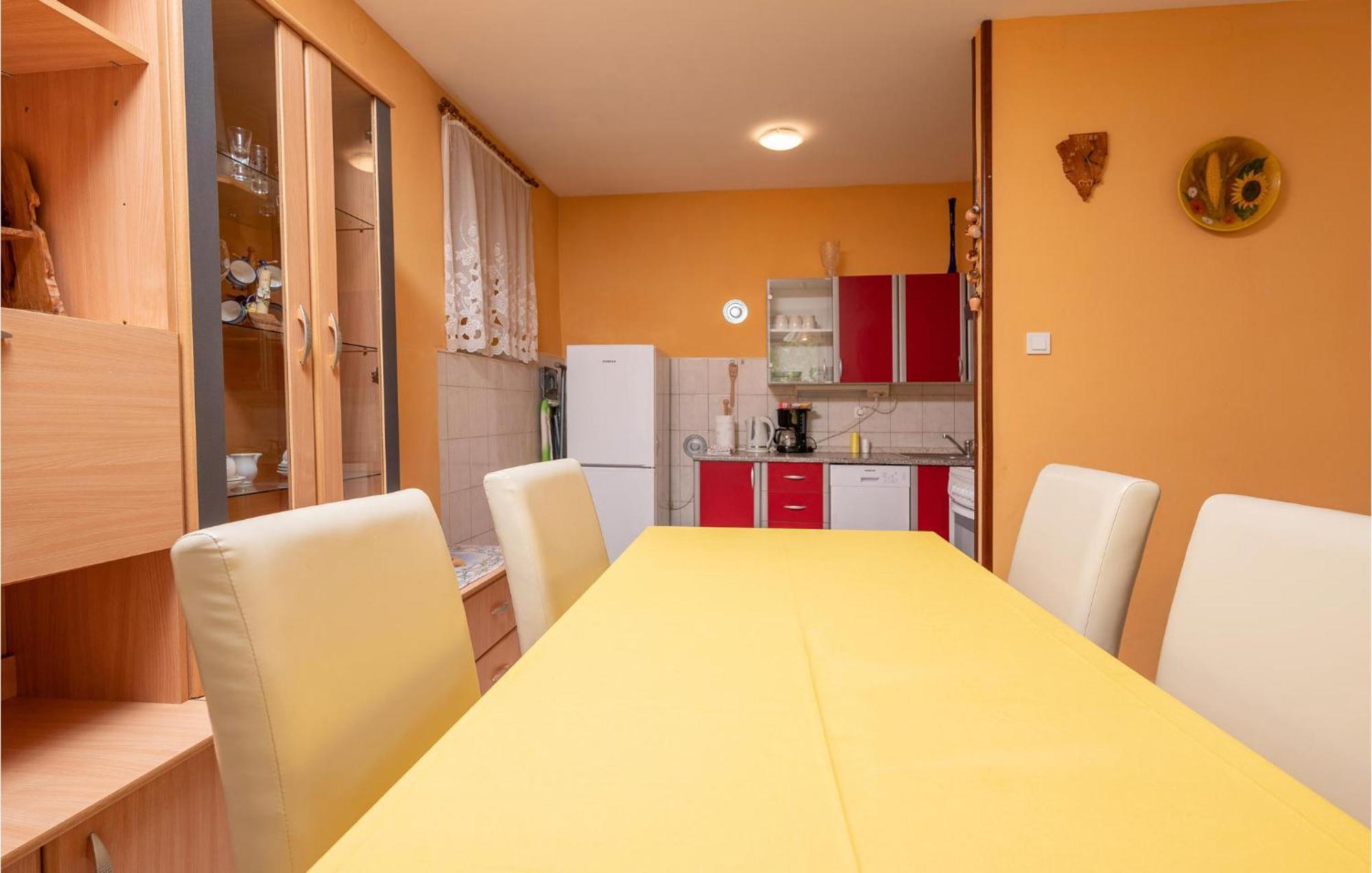 Cozy Apartment In Fazana With Kitchen Εξωτερικό φωτογραφία