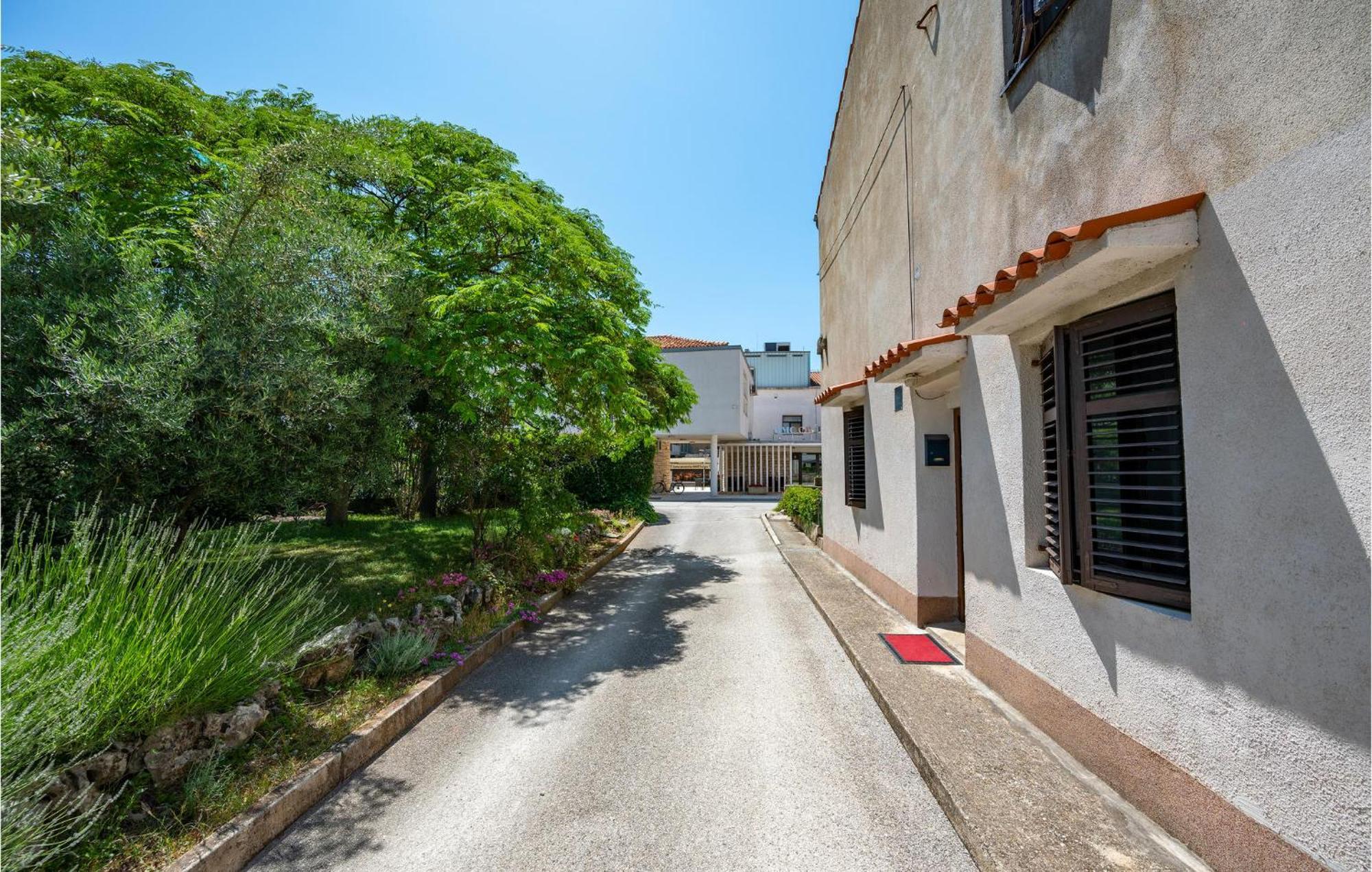 Cozy Apartment In Fazana With Kitchen Εξωτερικό φωτογραφία