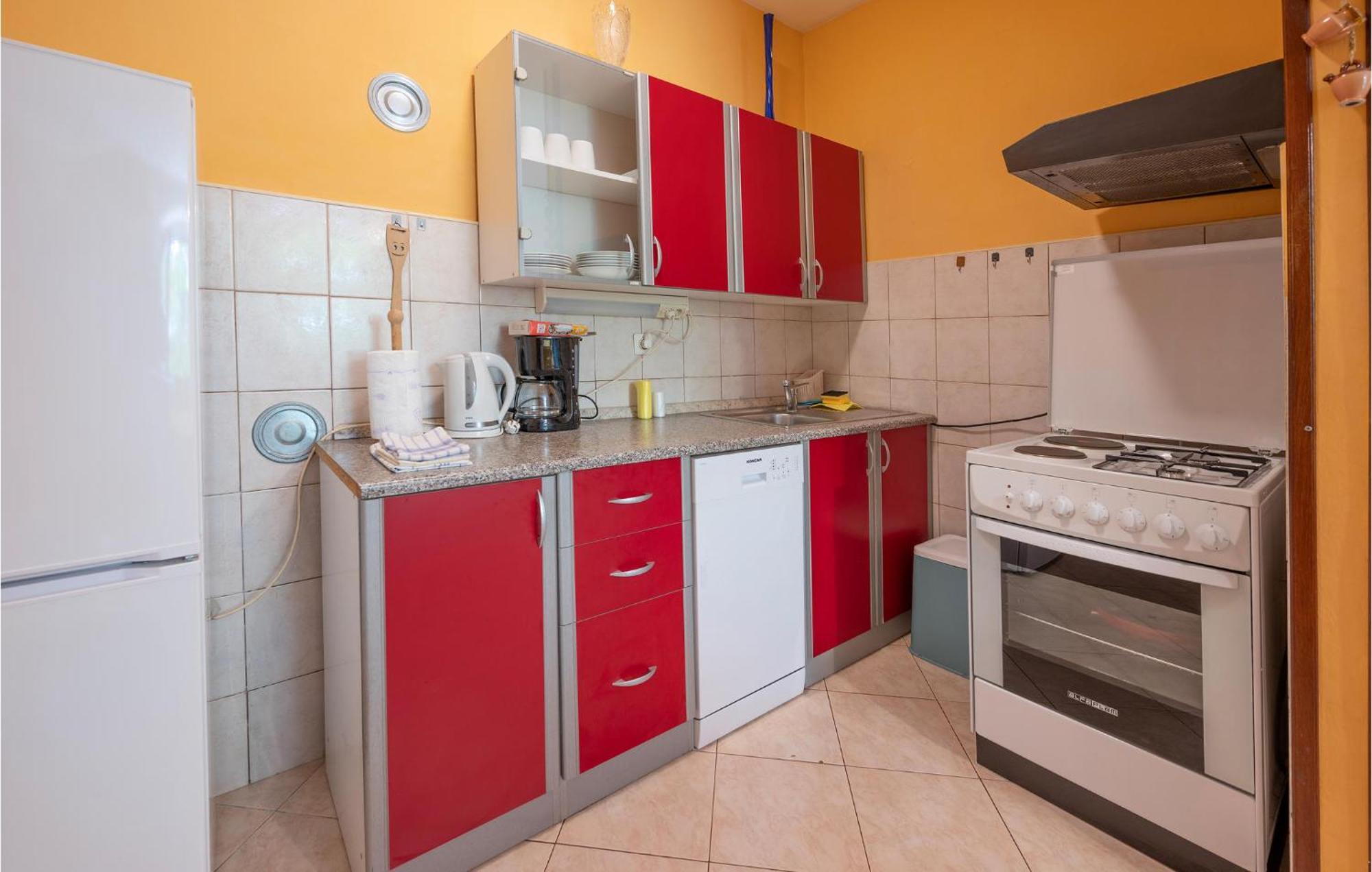 Cozy Apartment In Fazana With Kitchen Εξωτερικό φωτογραφία